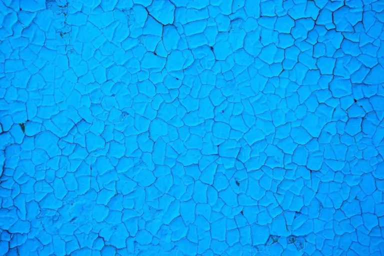 ปัญหาฟิล์มสีแตกร้าว แตกออกเป็นแผ่น (Cracking/ Flaking)
