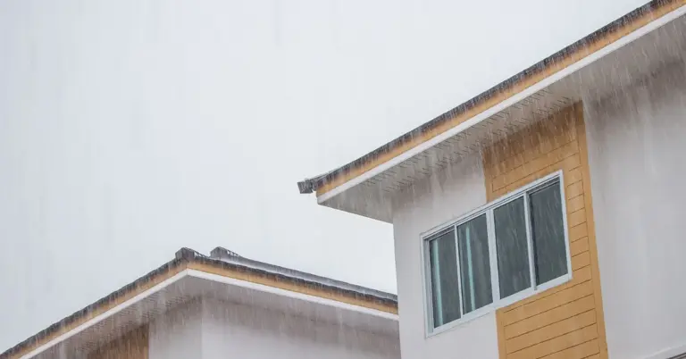 ทาสีบ้านหน้าฝน…ต้องเลี่ยงจริงไหม? หรือแค่เรื่องเล่าต่อ ๆ กันมา